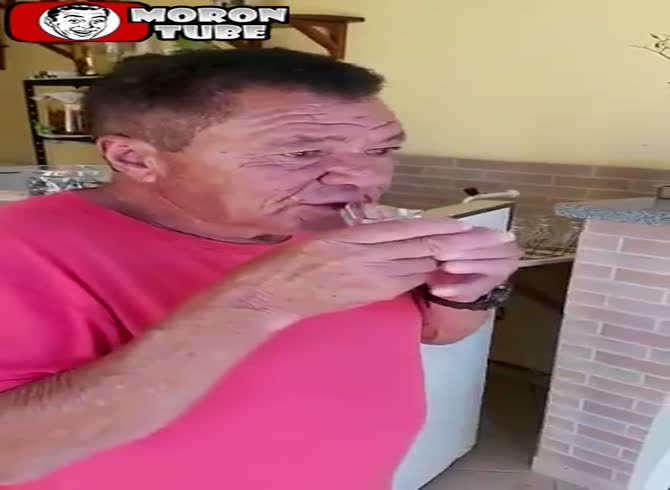 Video :This guy is eating a glass!